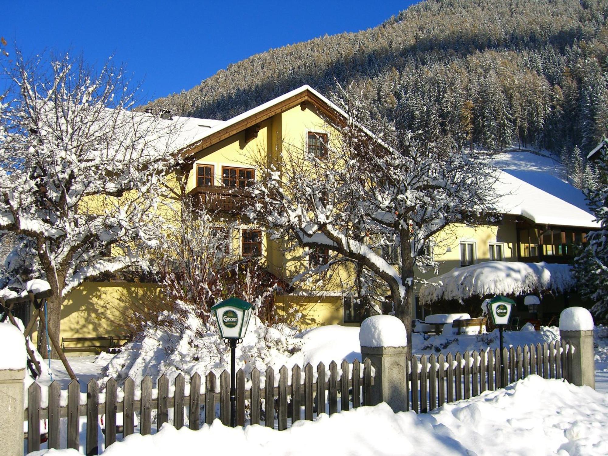Hotel Post Großkirchheim Exteriör bild