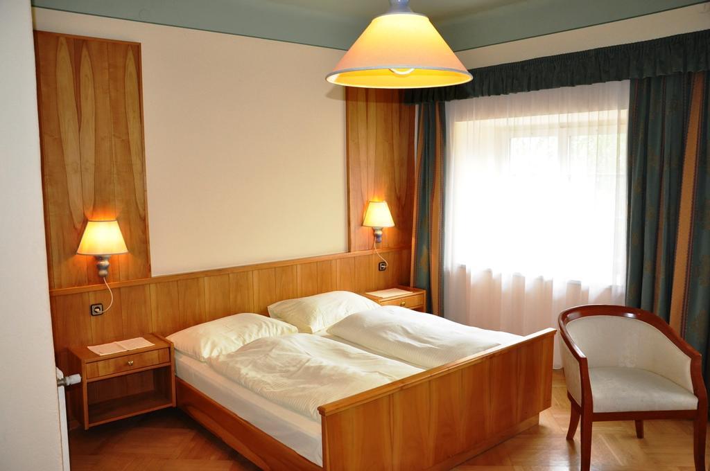 Hotel Post Großkirchheim Exteriör bild